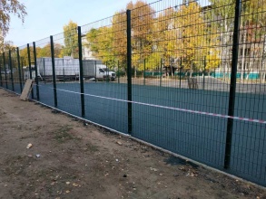 Забор на спортивную площадку 40 метров фото в Пущино